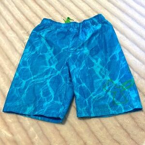 Under Armour boys water grid swim trunks, size large.